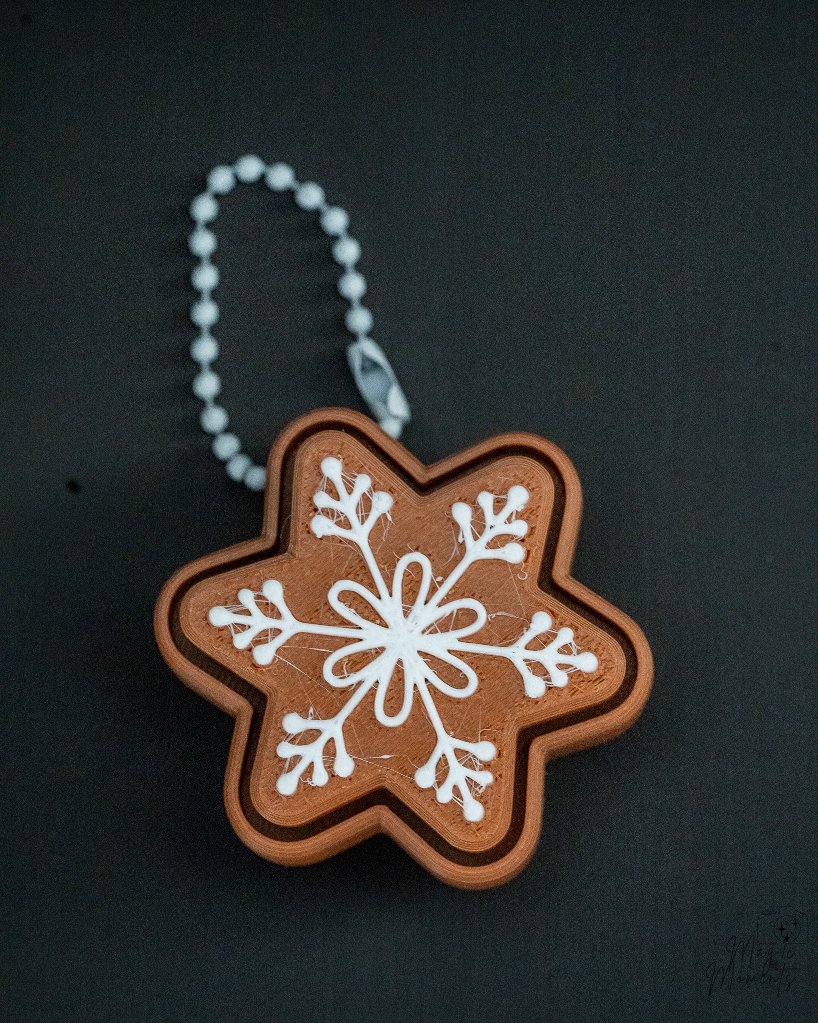 Snowflake gingerbread clicker with detailed white icing pattern keychain
