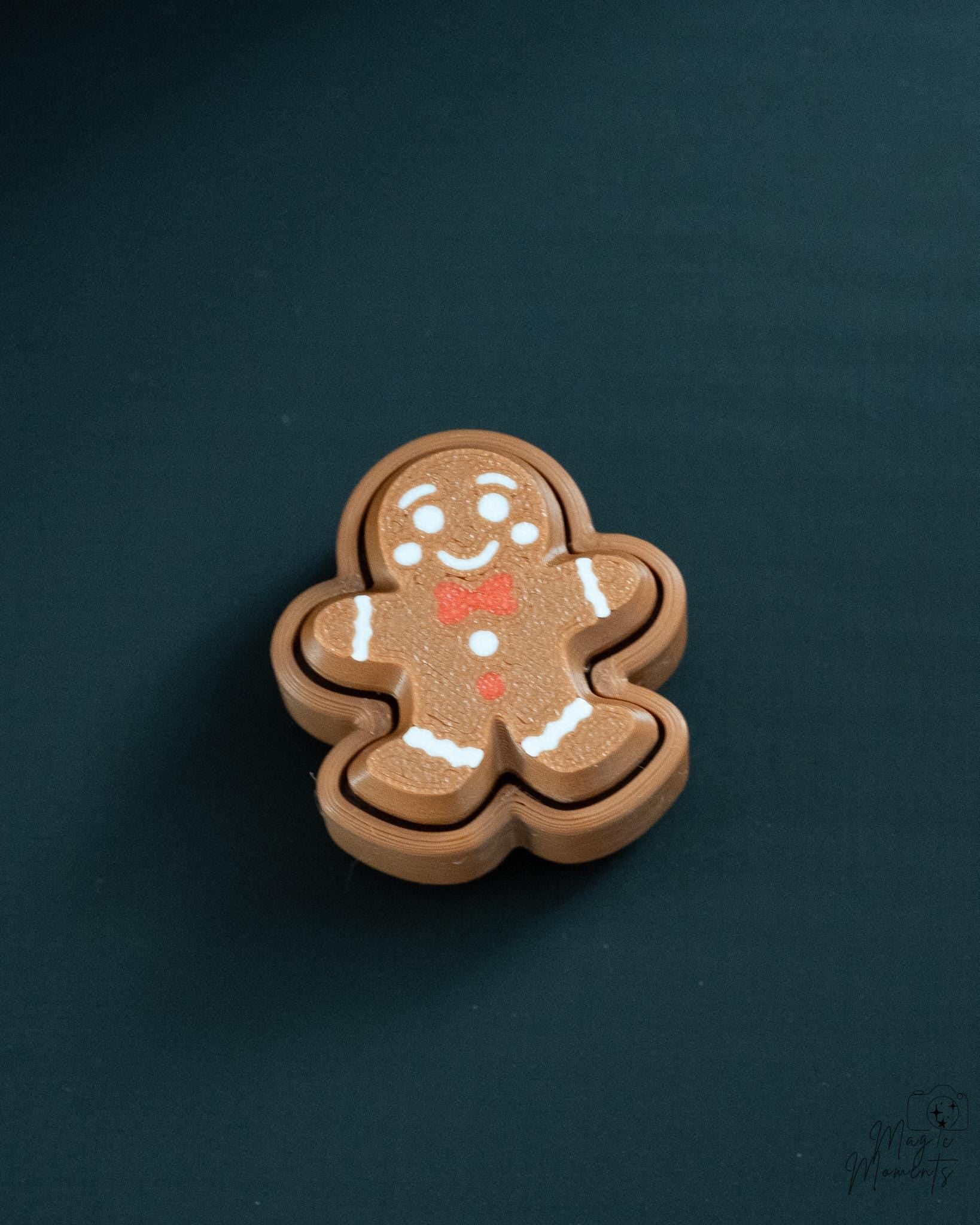 Small gingerbread clicker with smiling face and icing details