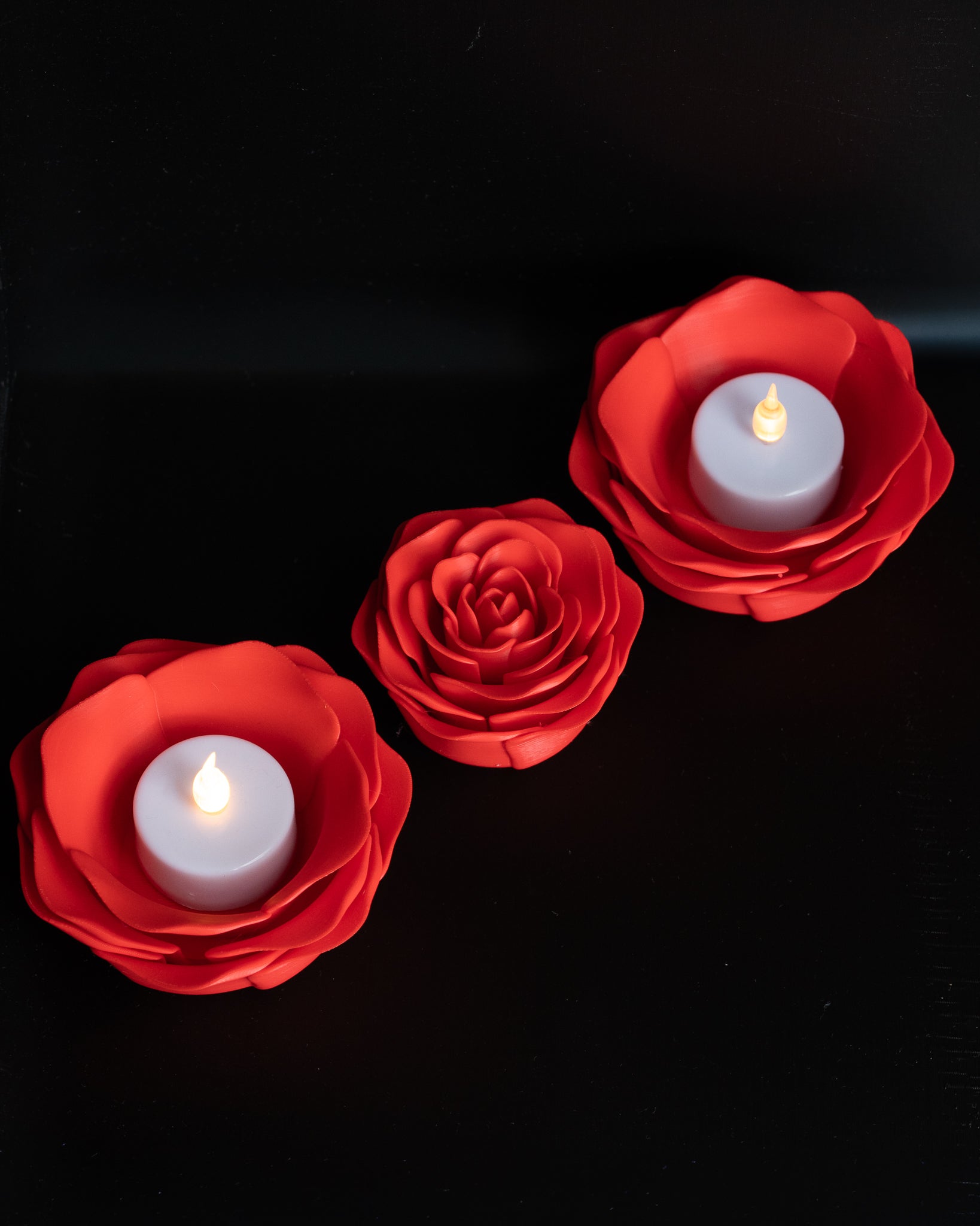 Rose tealight holder set with realistic red flower petal design