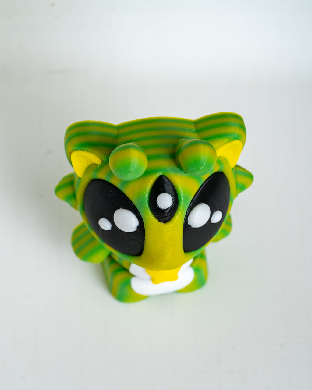 Alien cat figure viewed from above