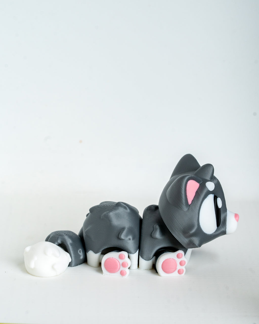 Cat figure viewed from side