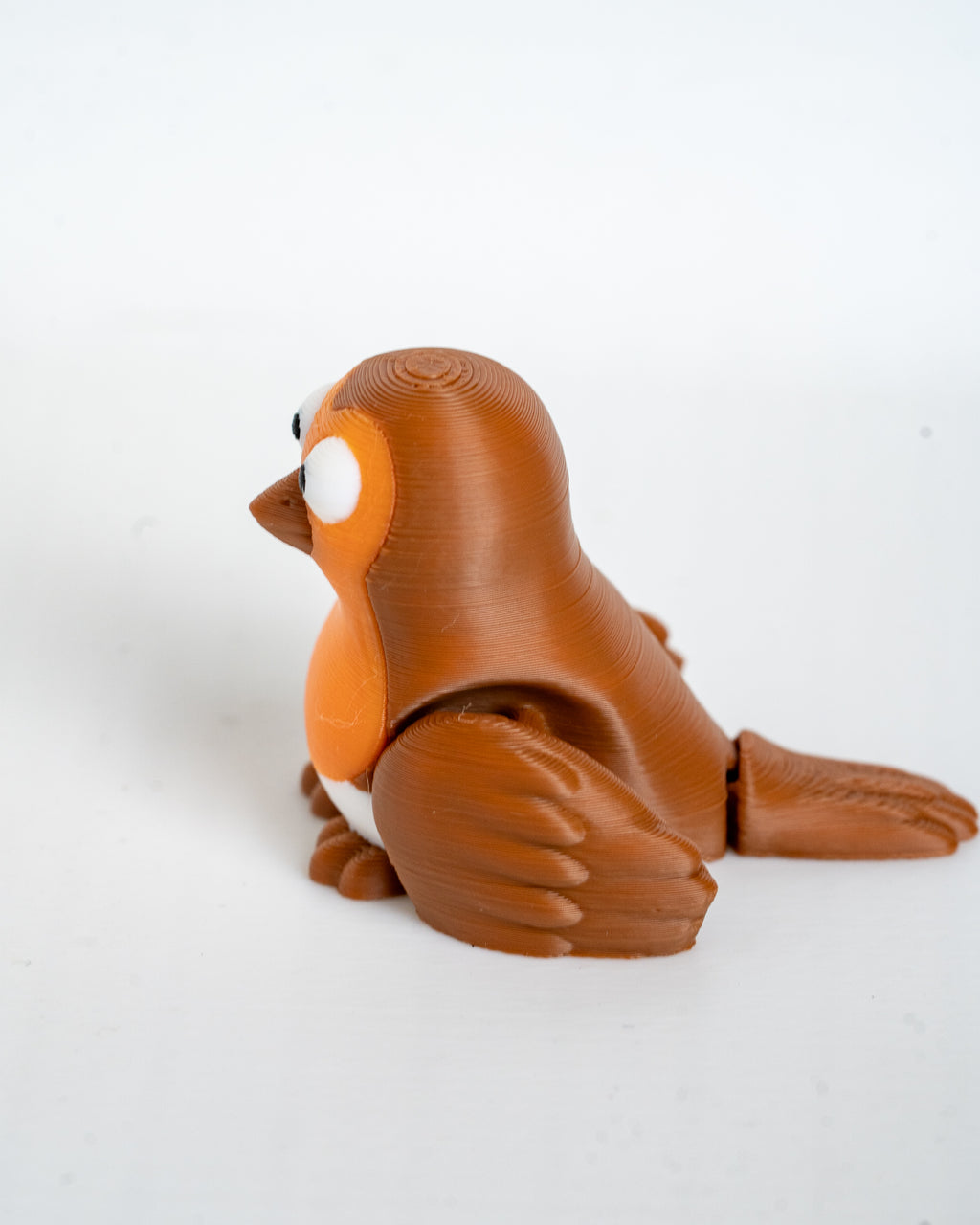 Robin figure viewed from side