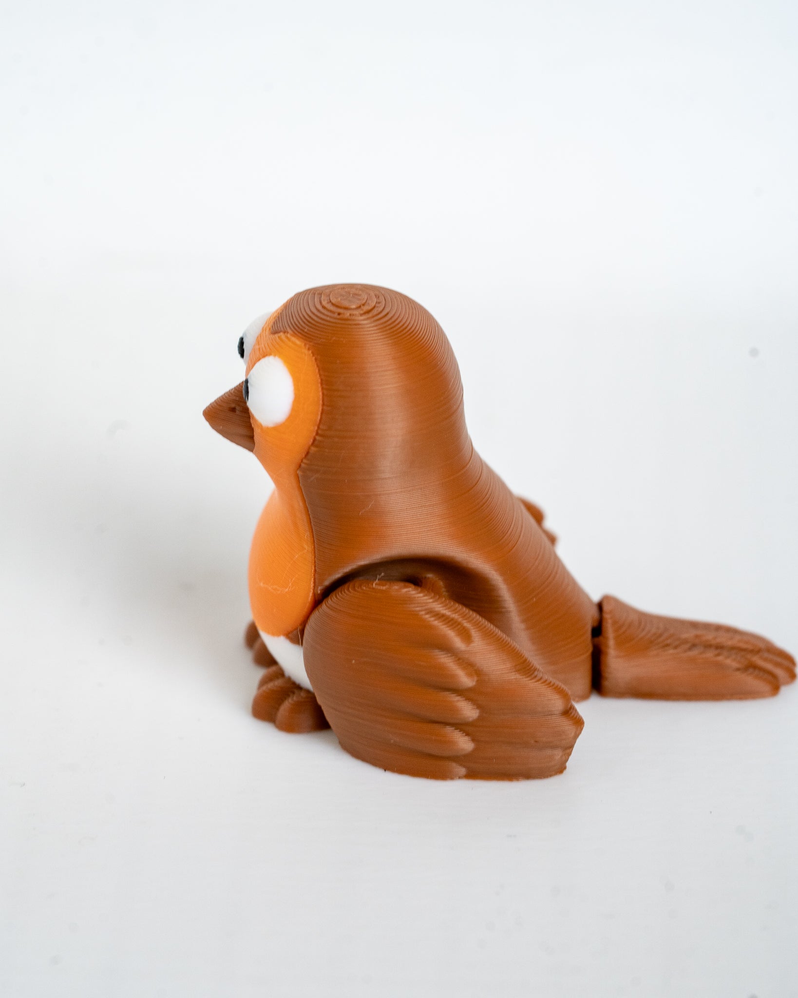 Robin figure viewed from side