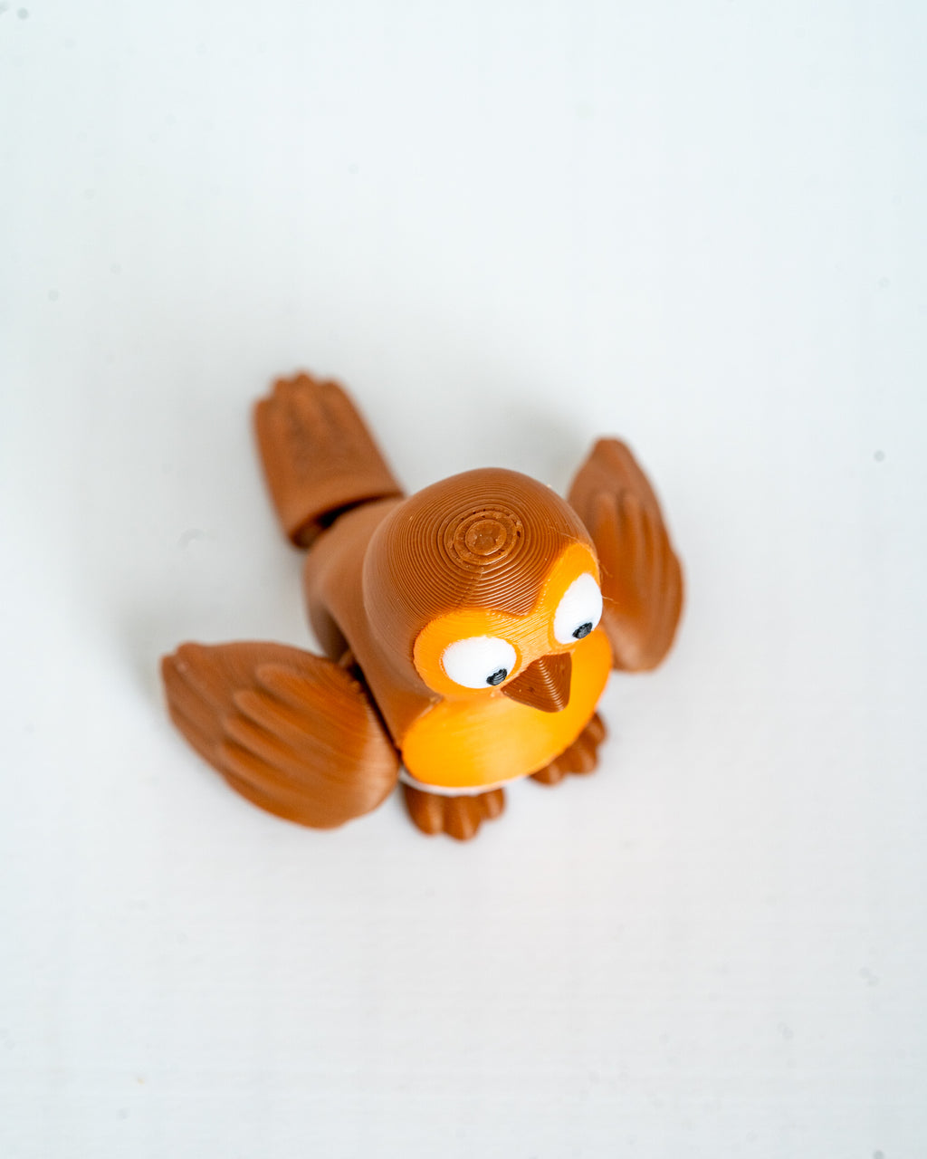 Robin bird figurine viewed from above