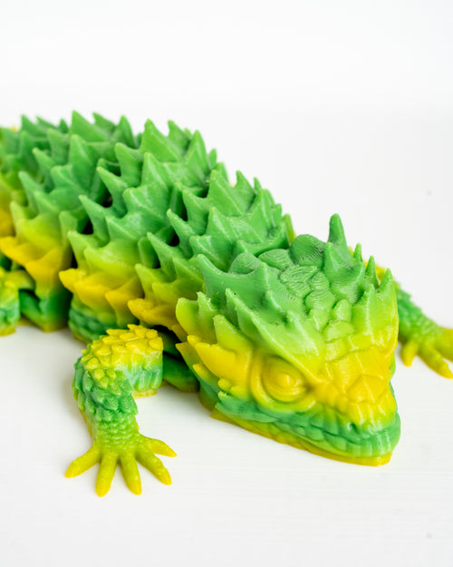 Articulated lizard decorative figure