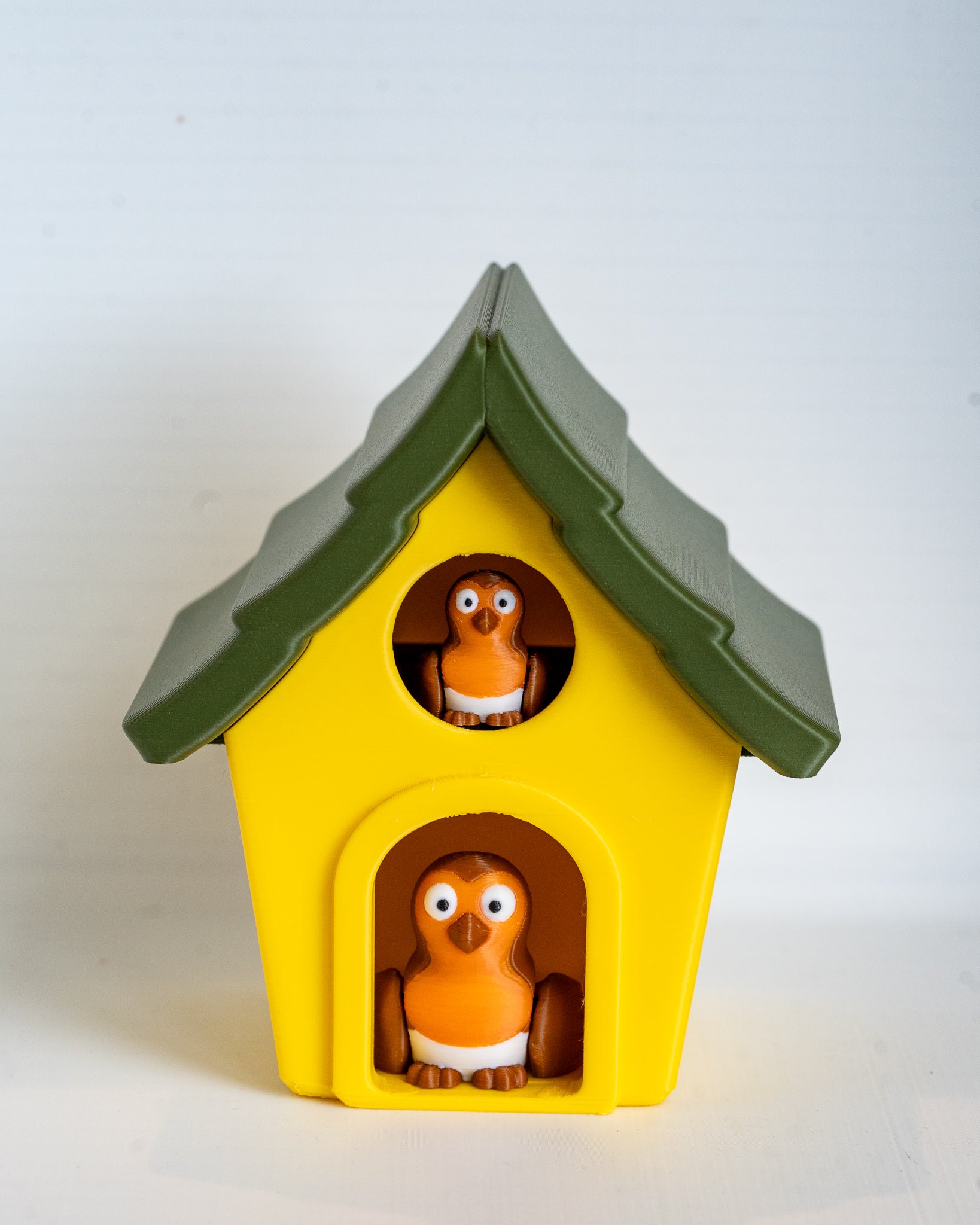 Robin bird house decorative container with robin figures