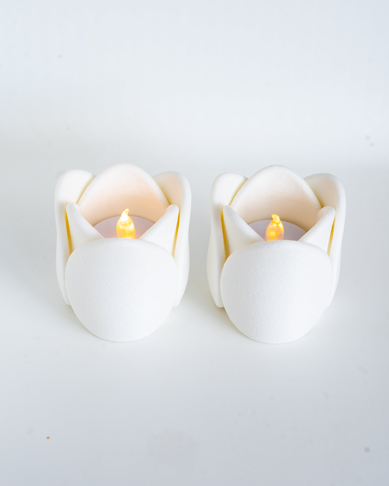 White tulip candle holders decorative set