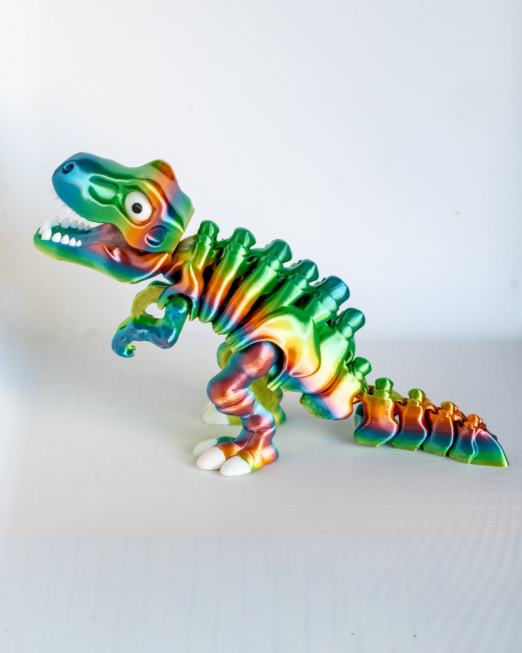Cute dinosaur skeleton with movable legs and tail