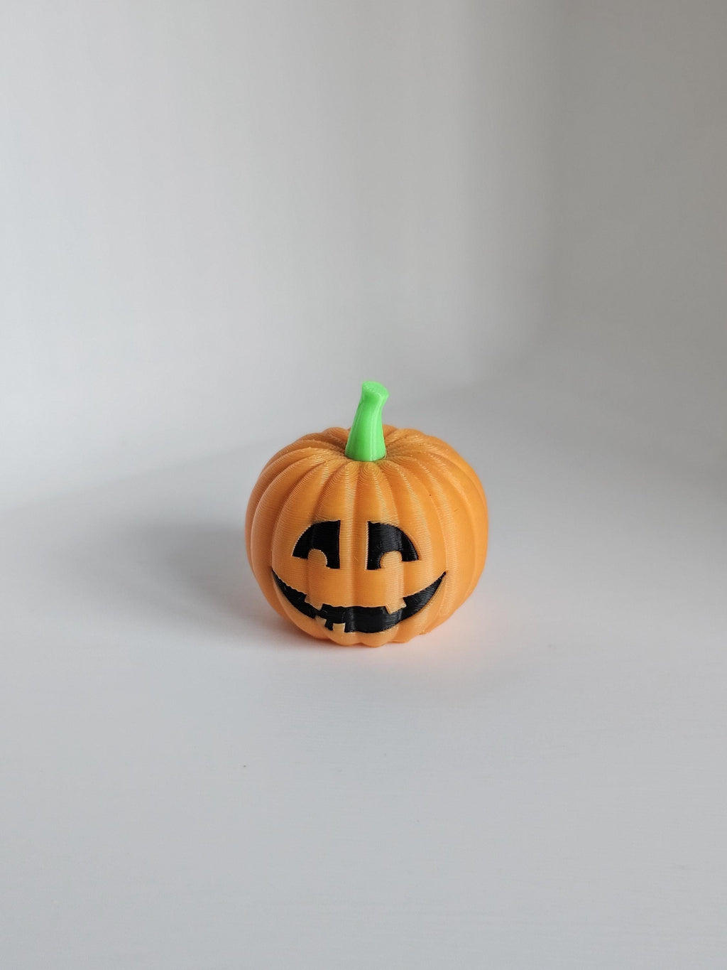 Small pumpkin decor figures in orange and green colours