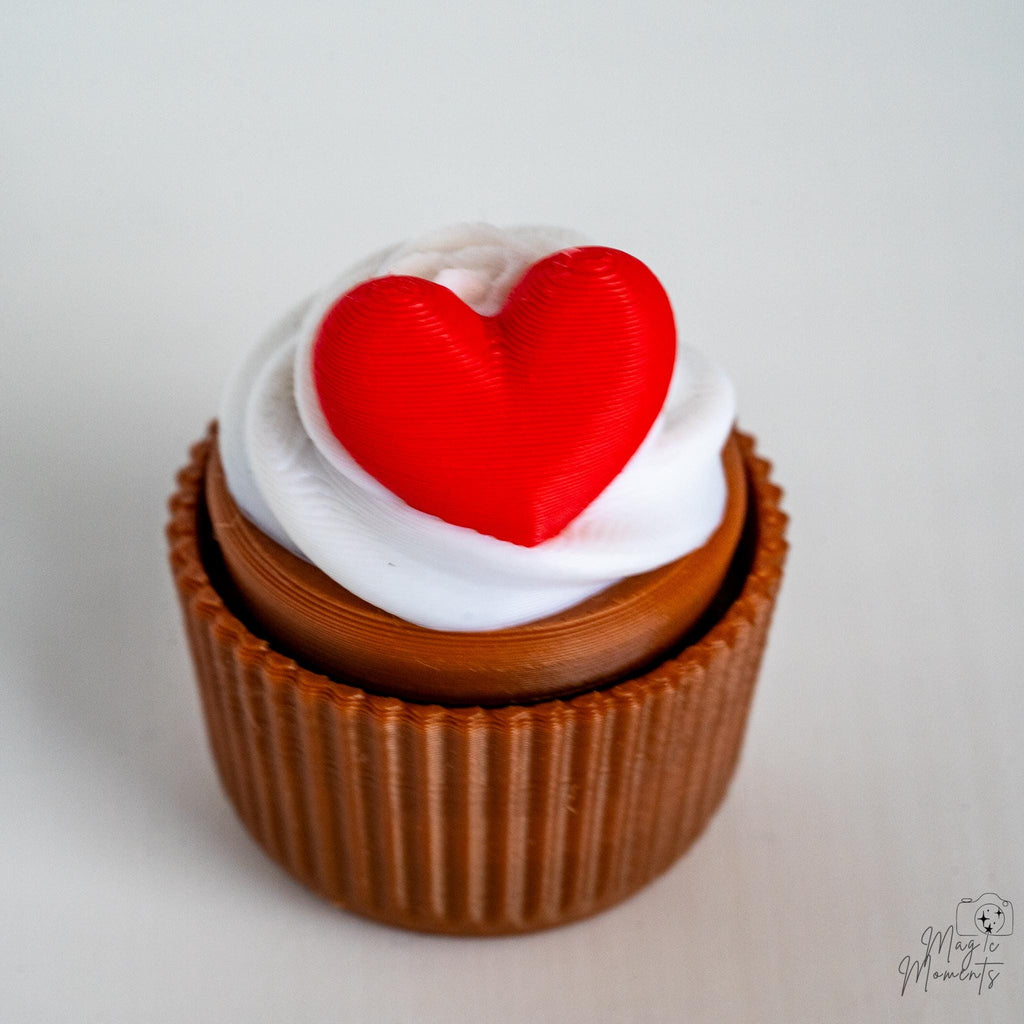 Heart cupcake clicker with red and white frosting detail