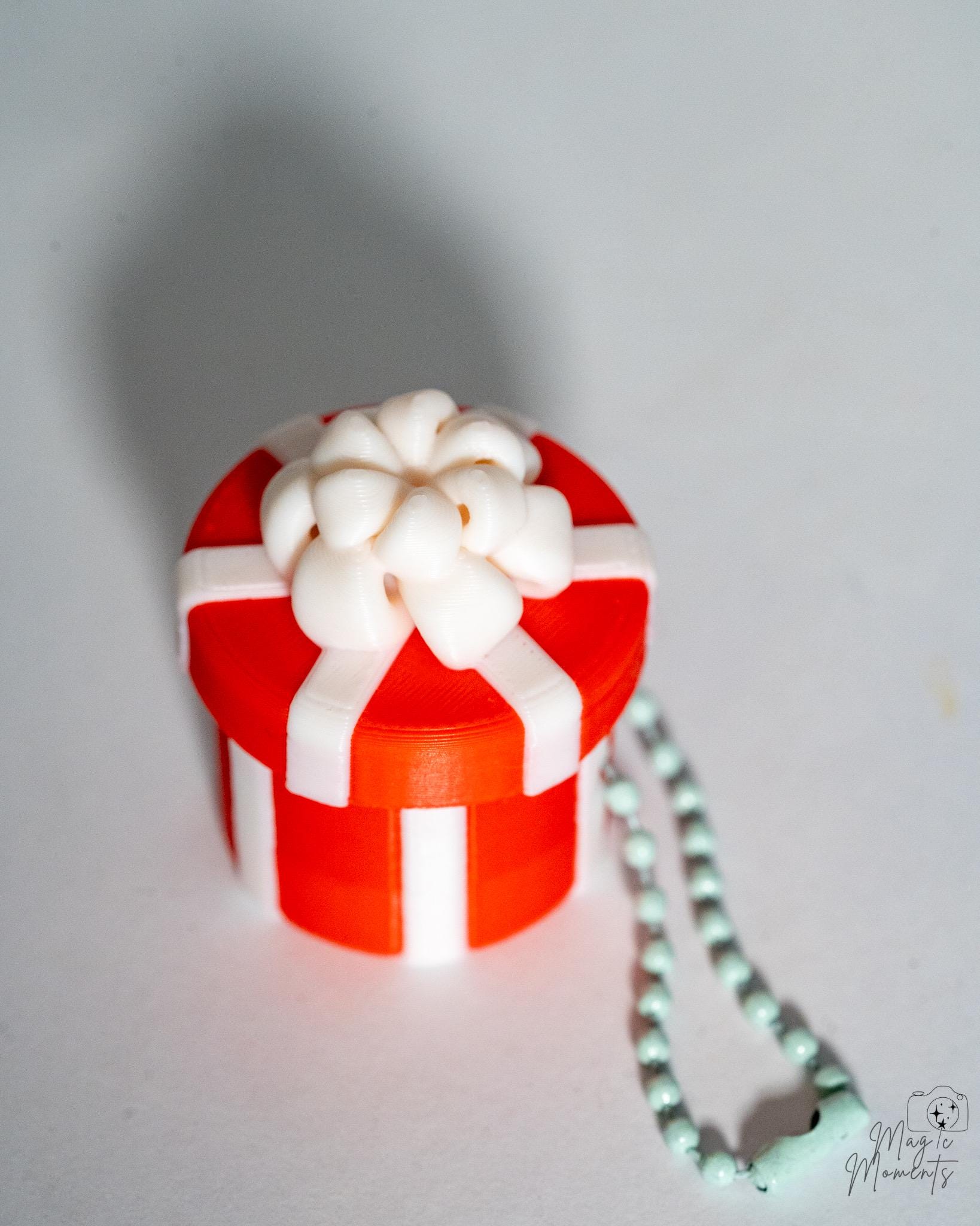 red christmas gift clicker keychain