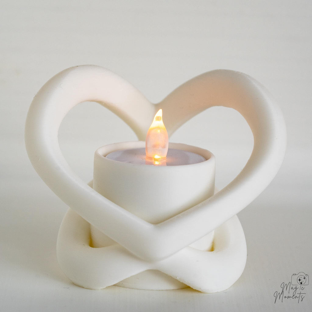 Heart shaped tealight holder with modern intertwined Valentine design