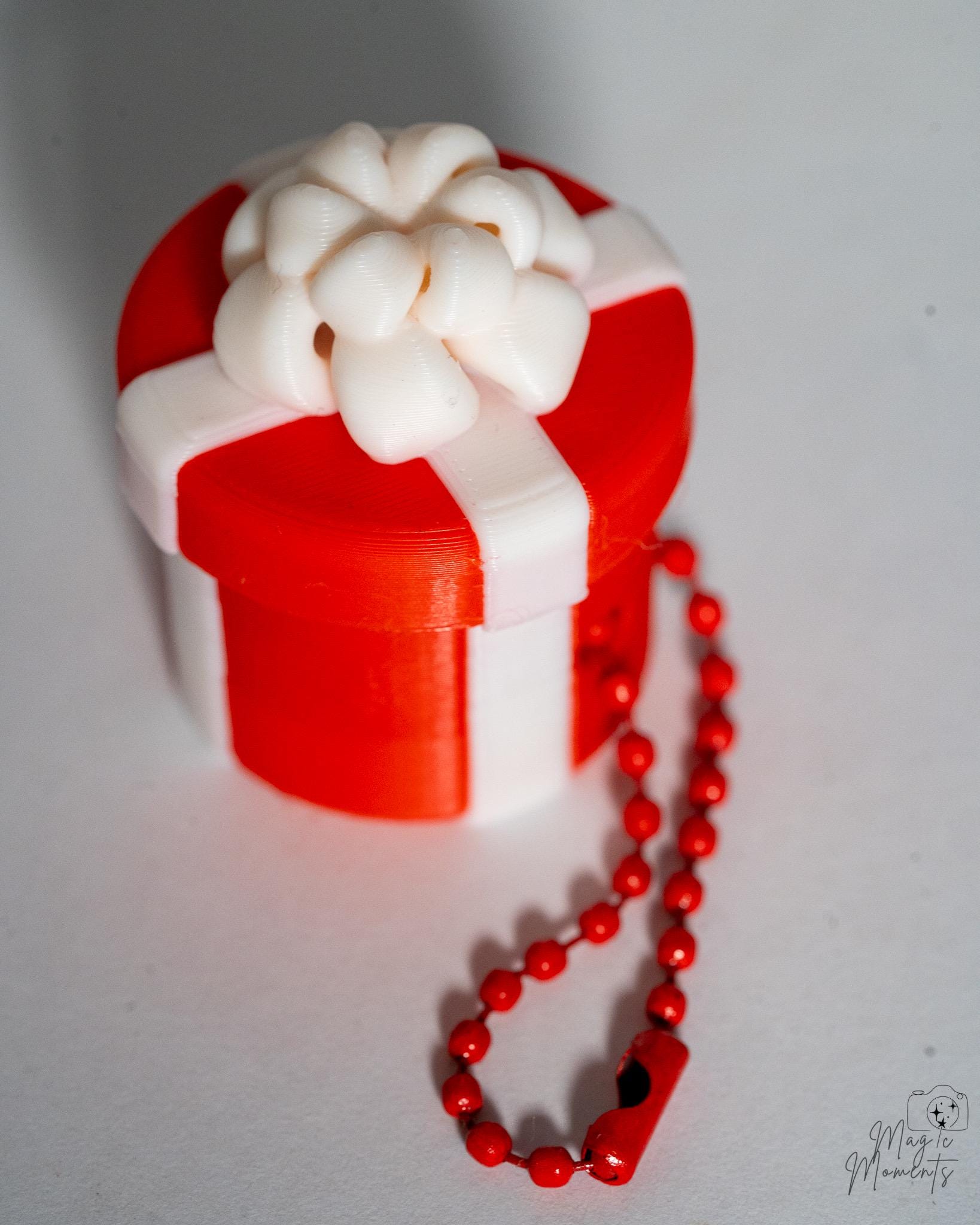 round christmas gift clicker keychain