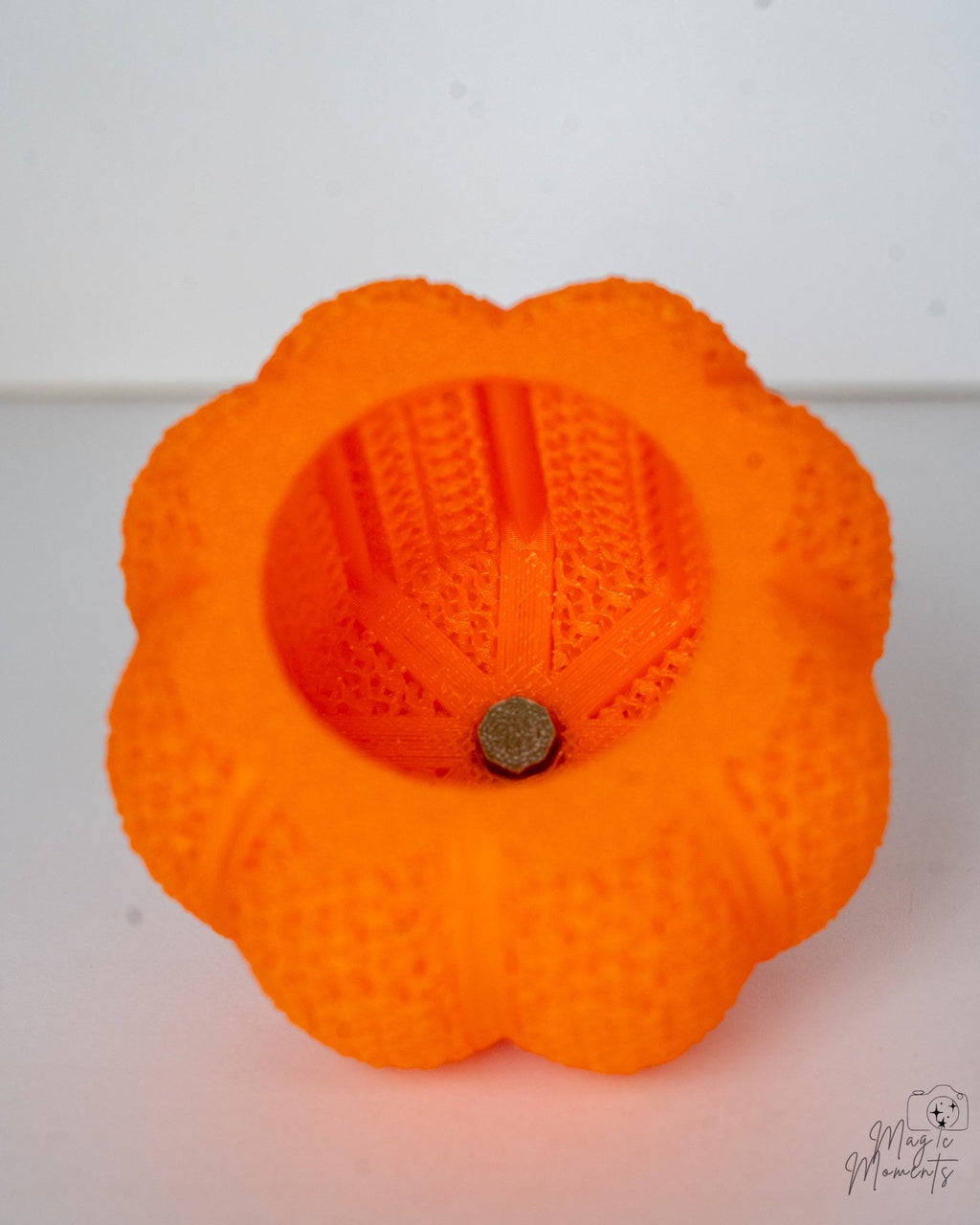 Decorative mesh pumpkin for LED tealight candles