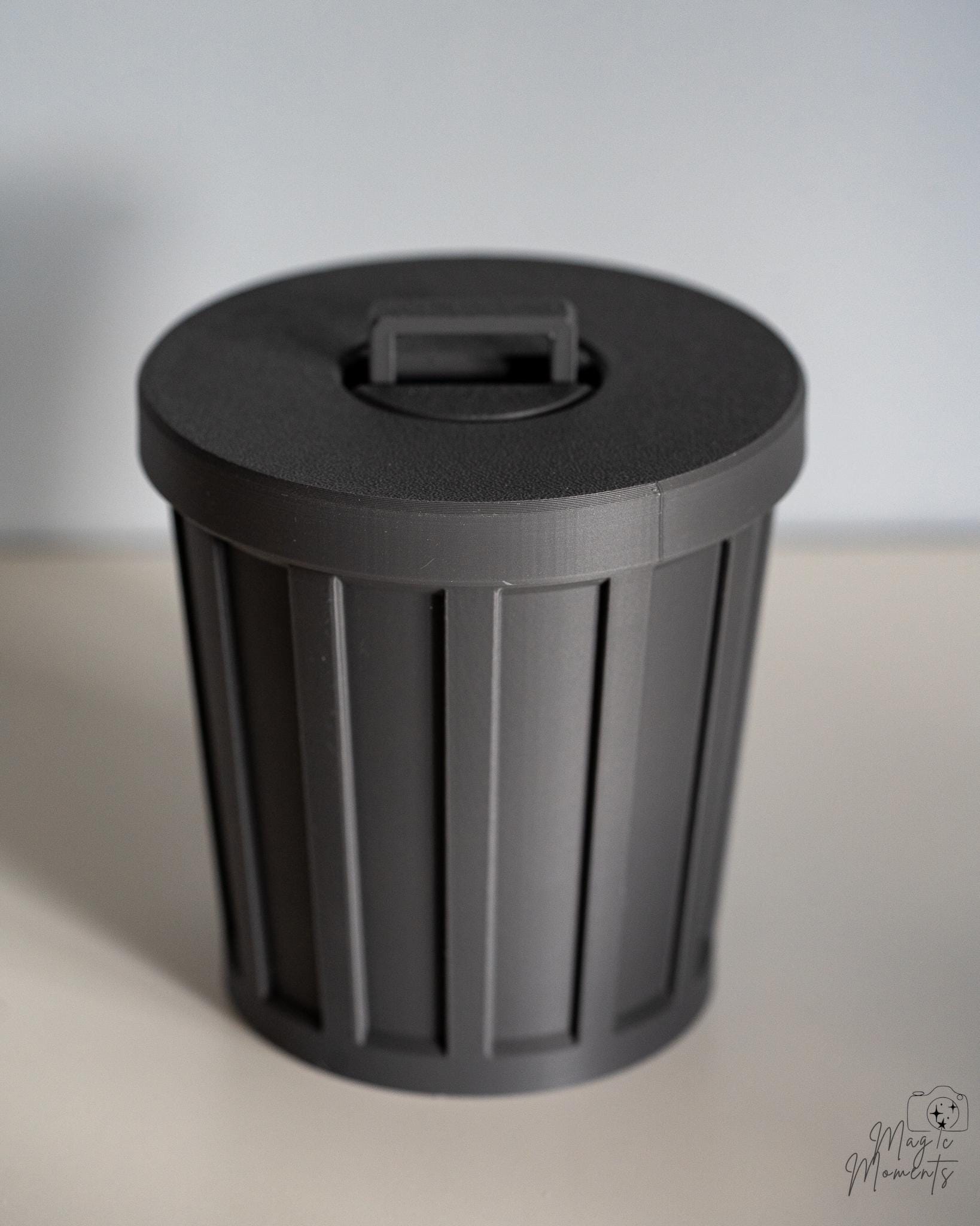 Mini rubbish bin decoration with lid detail