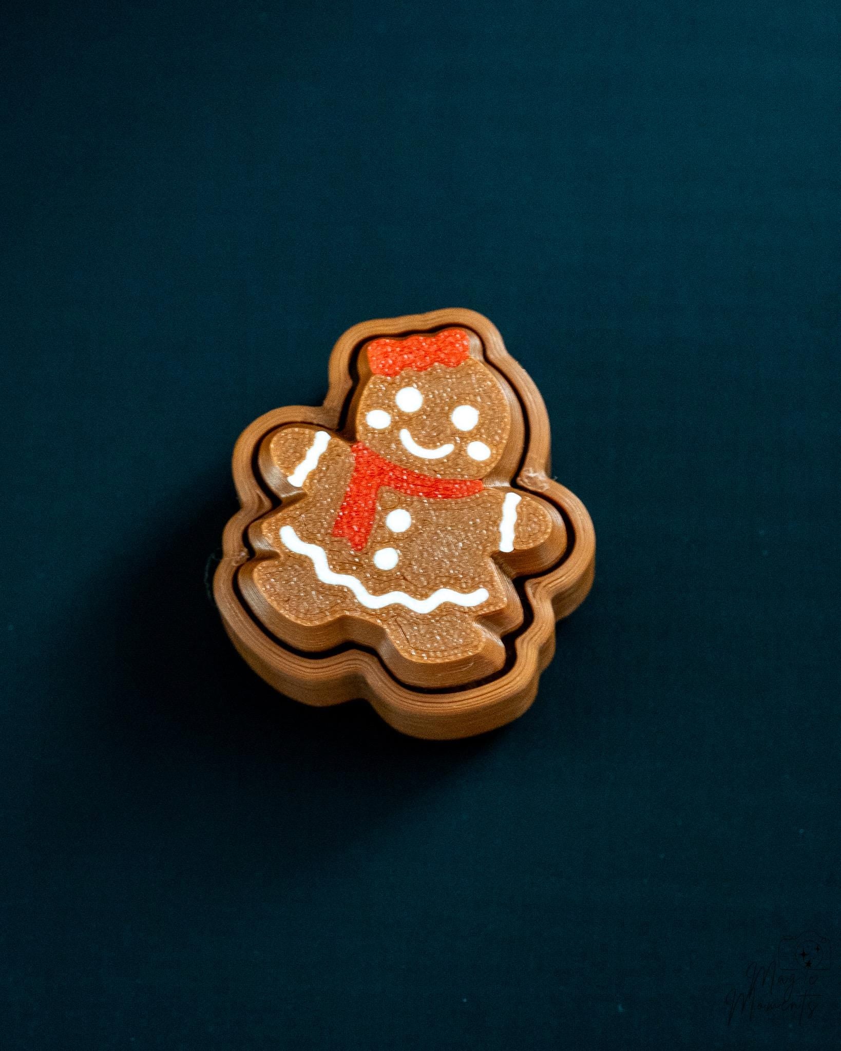 Small gingerbread clicker with smiling face and icing details